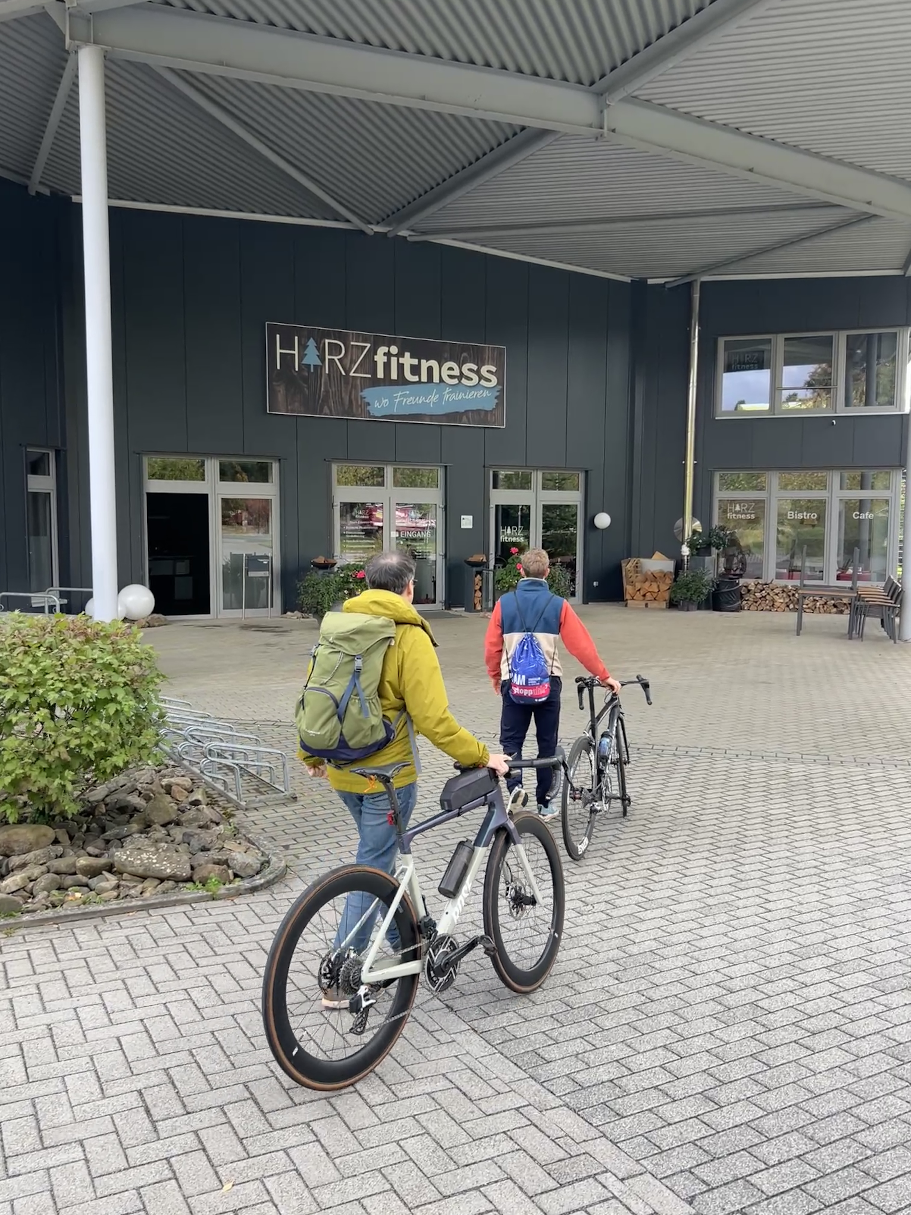 Sportler auf dem Weg zum HARZ fitness in Osterode am Harz